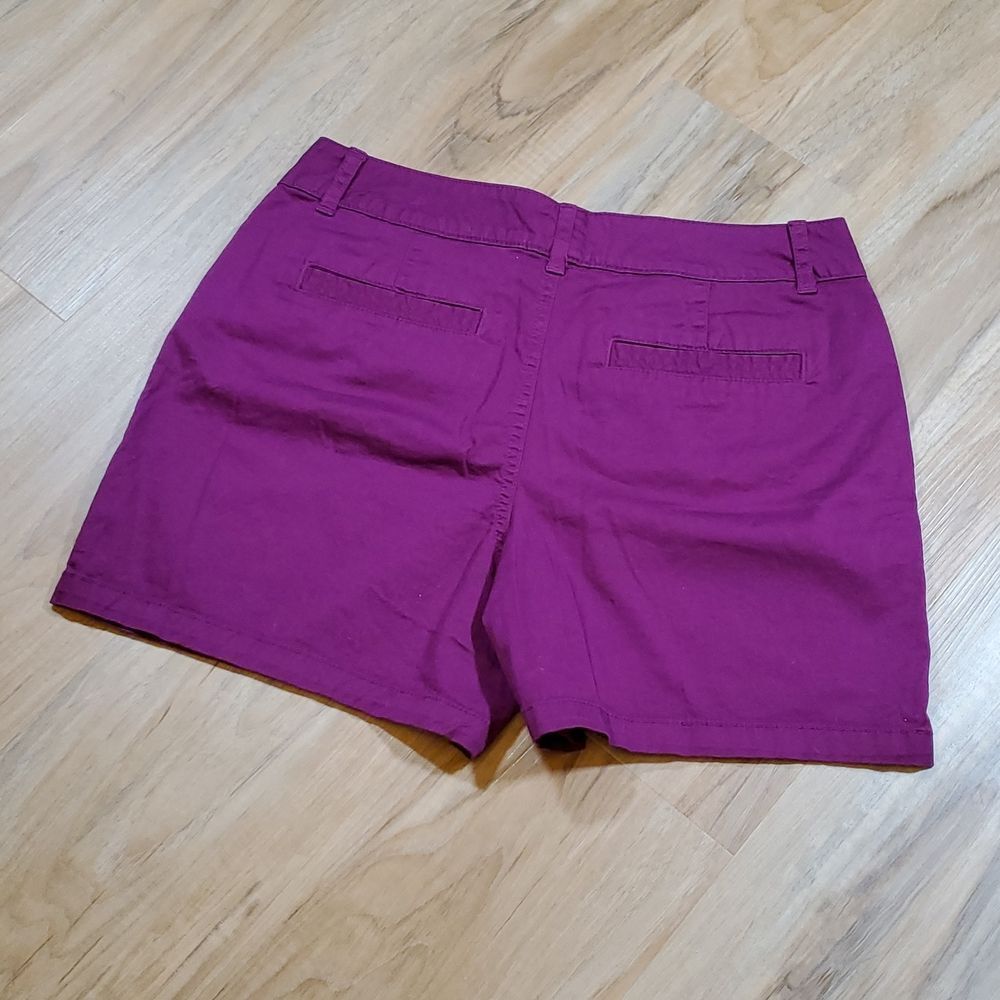 ☔️🔺️St. John's Bay Raspberry Shorts Size 6 - Picture 3 of 8